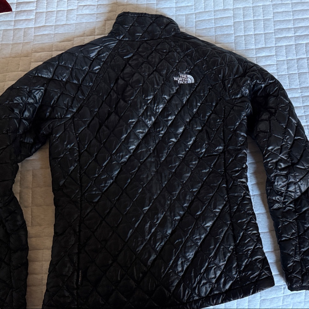 The North Face Women’s Black Puffer Jacket - Picture 5 of 5